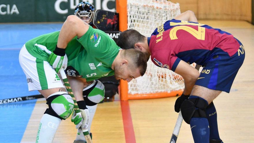 César Carballeira, en un lance con Xavi Barroso esta temporada en el Palacio. | Iago López