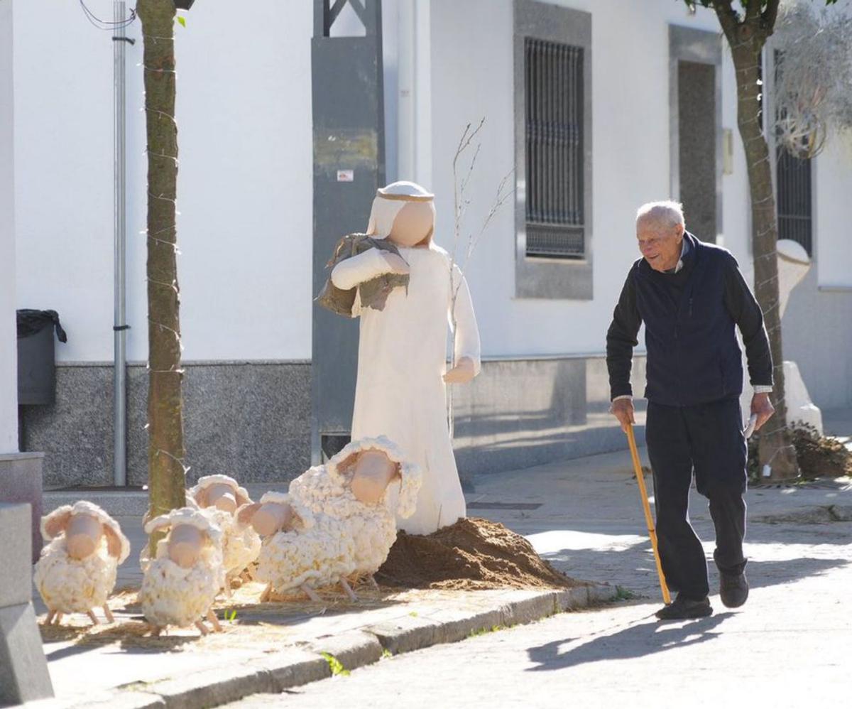 Figuras 8 Un pastor con sus ovejas, en una calle de Alcaracejos.