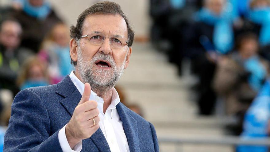 Les enquestes donen la victòria a Rajoy, tot i que forçant-lo a pactar amb altres partits.