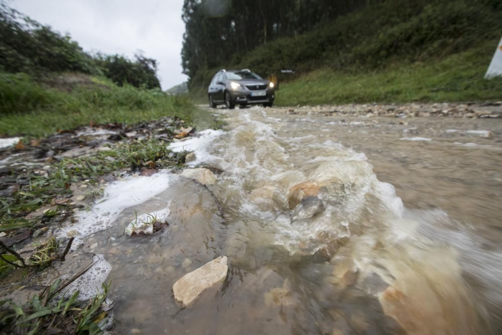 Temporal en Asturias: Las intensas lluvias dejan ríos desbordados y carreteras cortadas en el Oriente