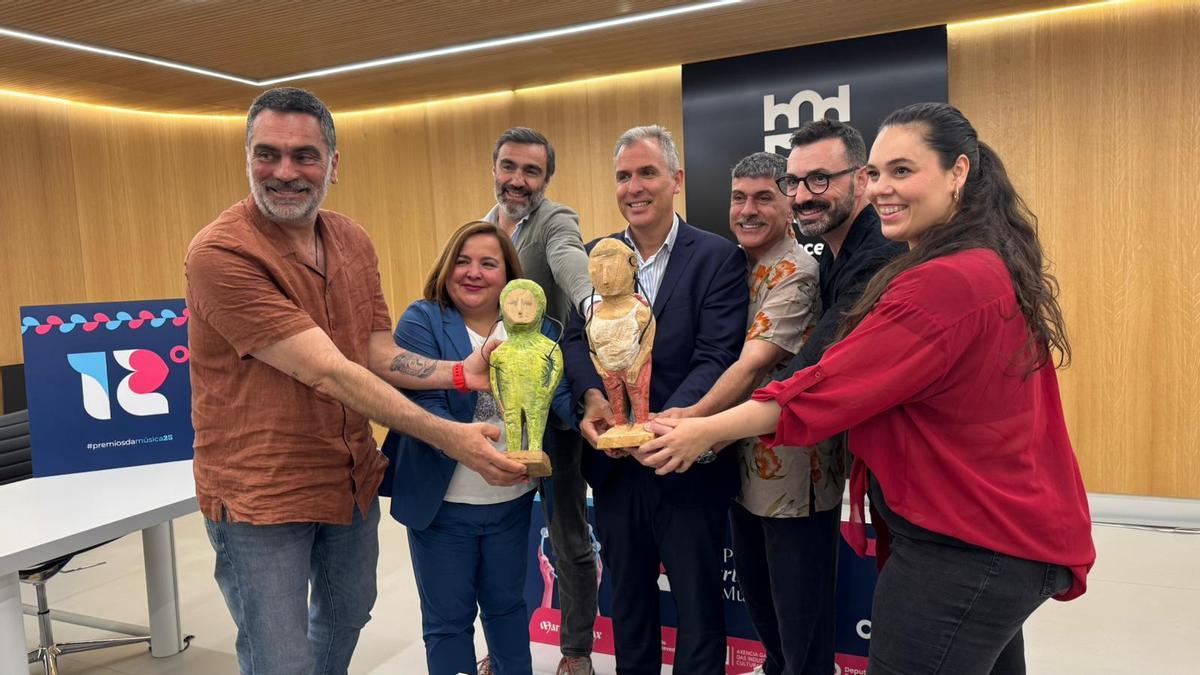 Foto de familia con Gómez, Portela, Pallarés, Domínguez, Feijoó, Valeiras y Sheila Patricia (izq. a dcha.)