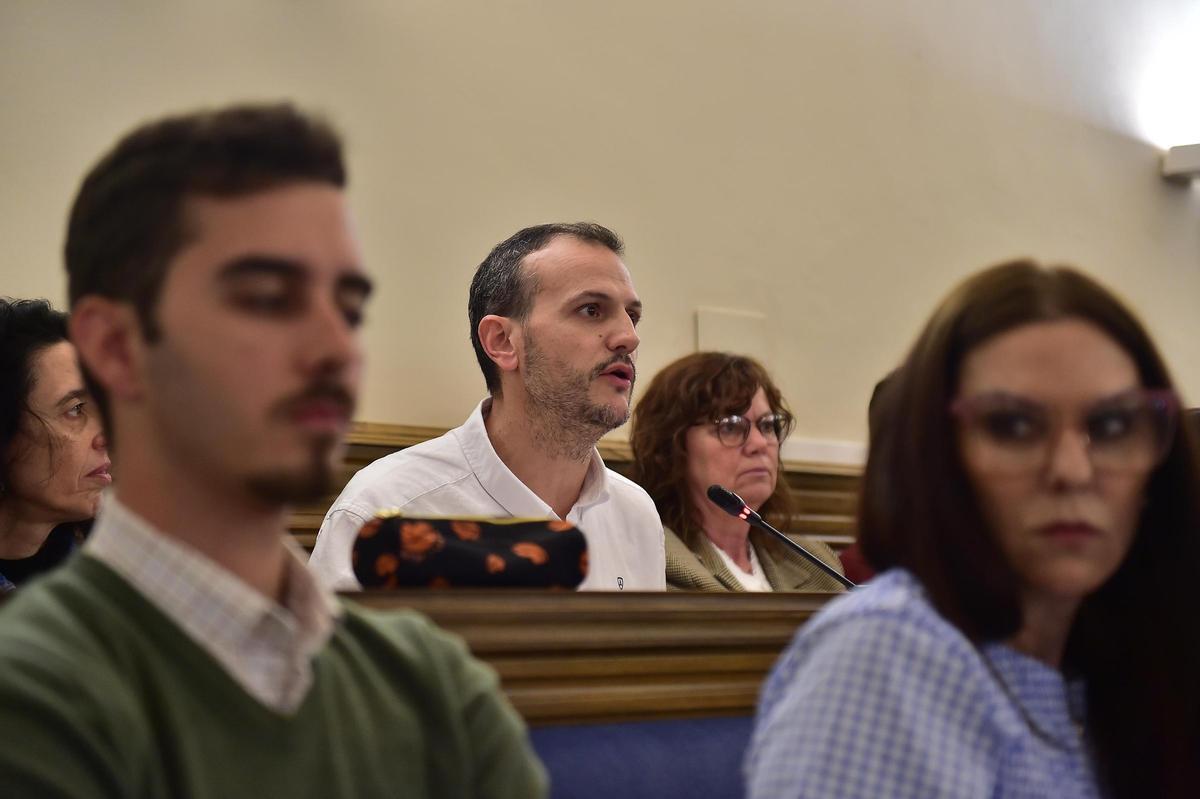 El concejal de Recursos Humanos de Plasencia (al fondo), Álvaro Astasio.
