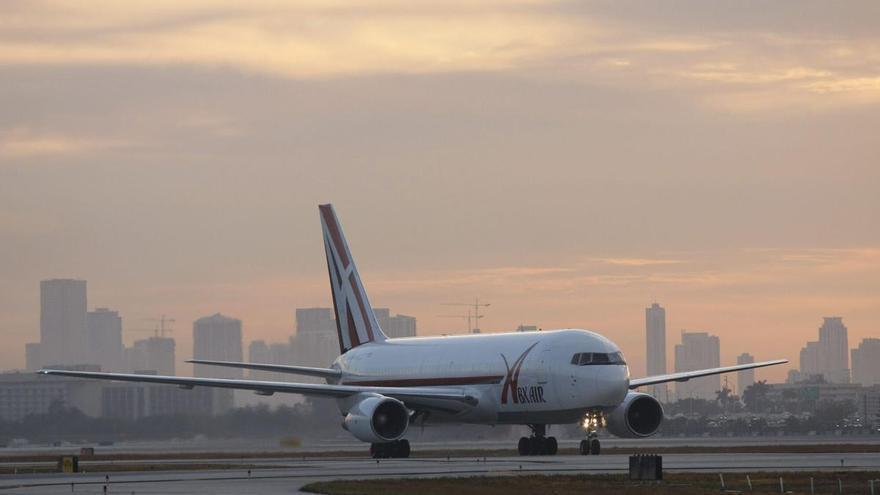 Un avión de carga de Amazon se estrella en el aeropuerto de Miami