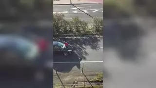 La Policía Local de Cáceres busca a un conductor que circulaba con una persona subida en el capó de su coche