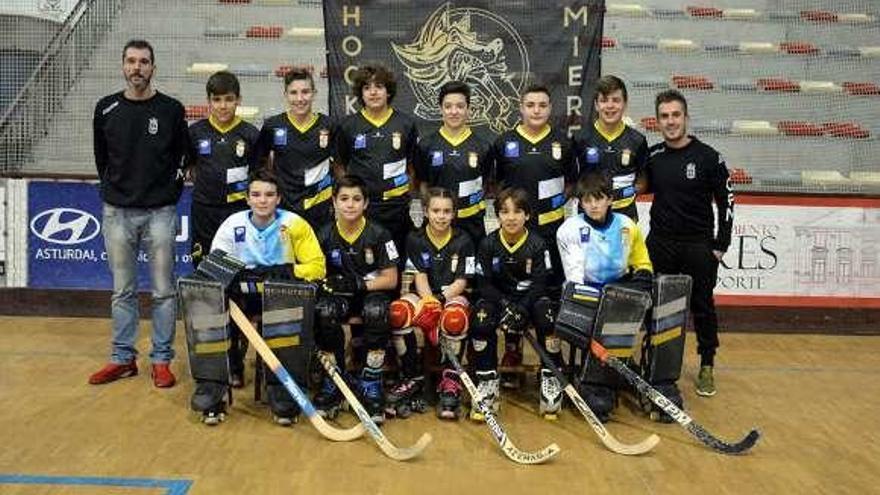 El equipo alevín del Patín Mieres.