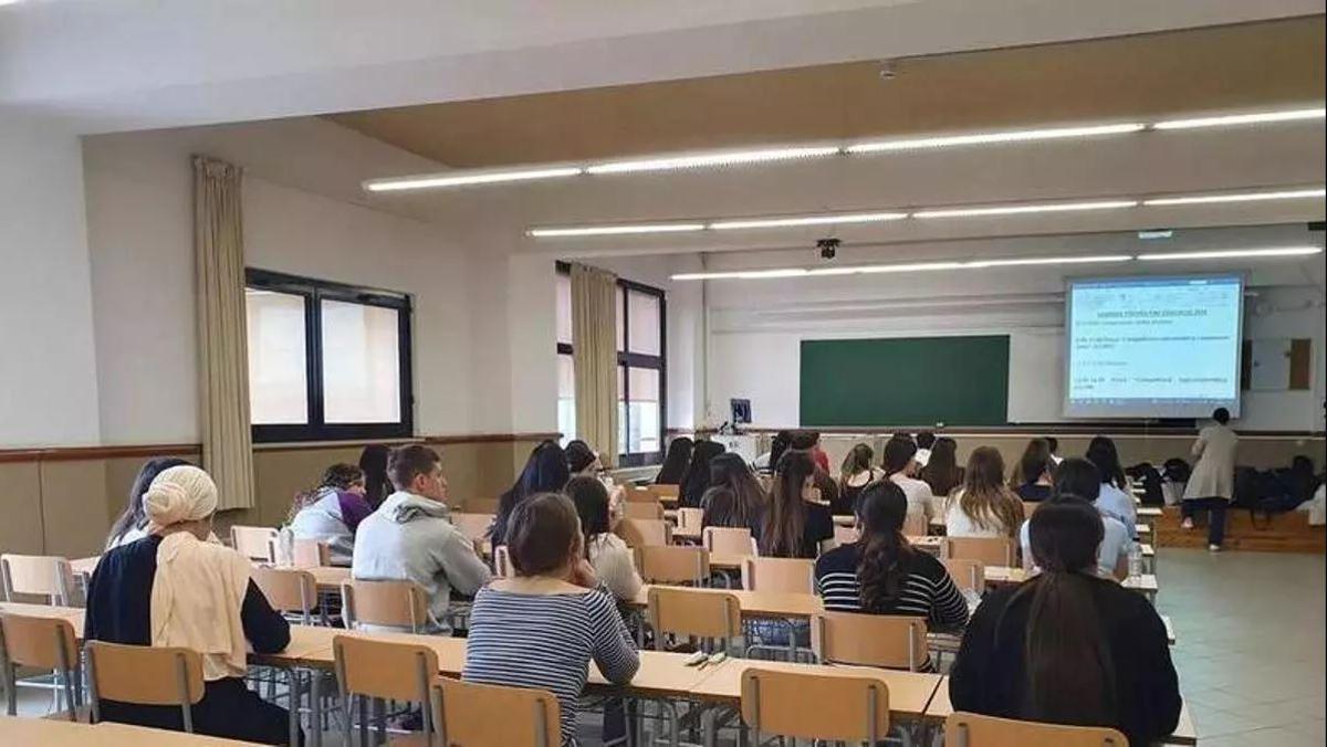 Estudiants fent la prova, en una imatge d'arxiu.