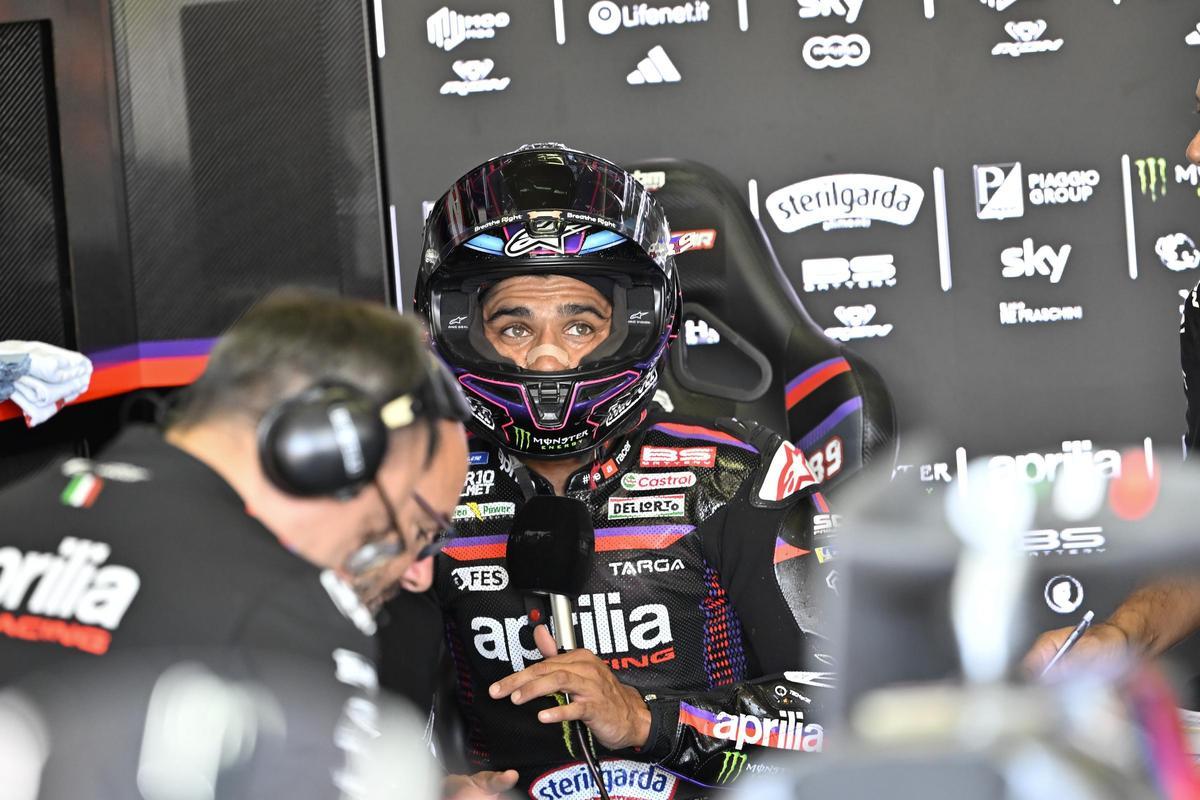 Jorge Martín, concentrado en el box