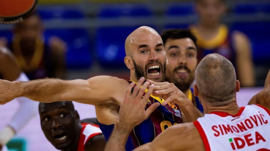 Calathes lucha con Simonovic en el Barcelona - Estrella Roja.