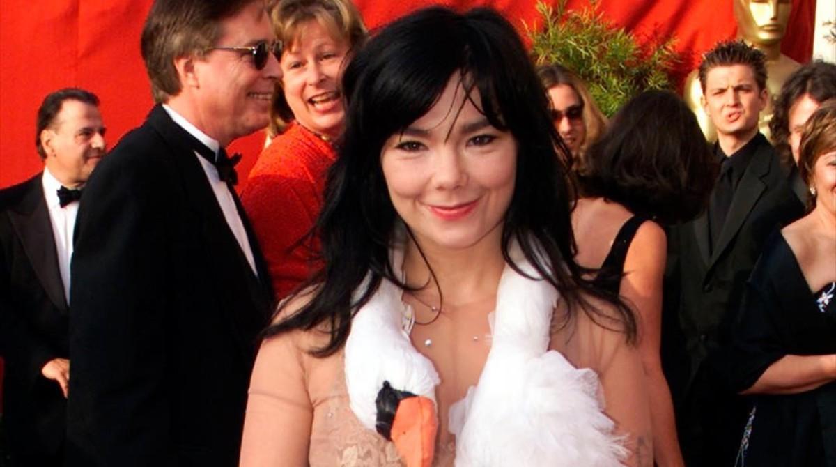 mroca34035422 singer bjork arrives at the 73rd annual academy aw160525173912