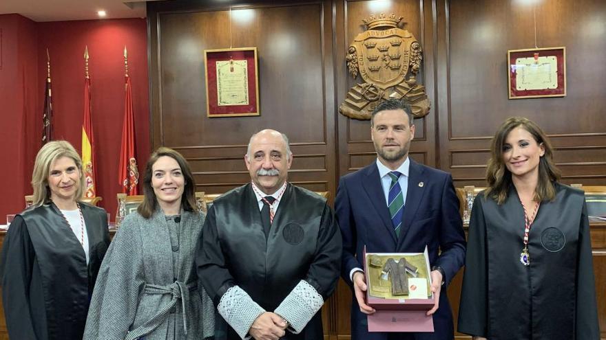 El colegio de Abogados premia al Ayuntamiento de Caravaca