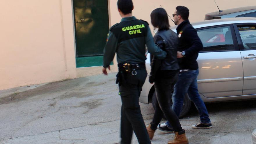 Dos detenidos por vender paquetes vacacionales falsos