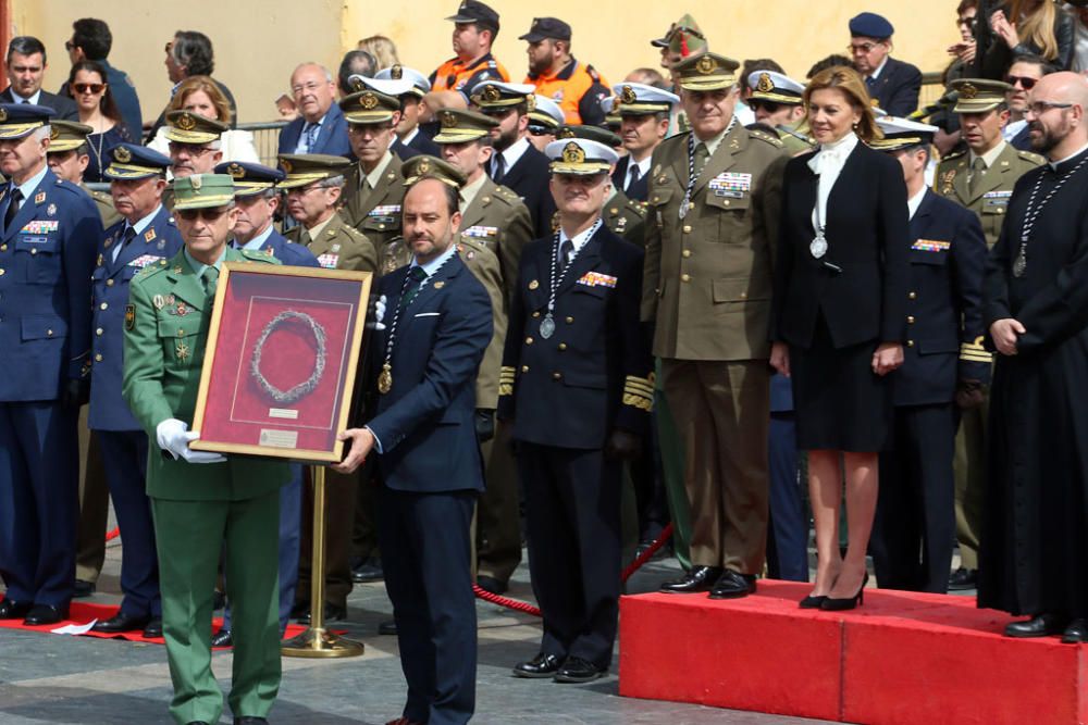 Tras desembarcar en el puerto de Málaga, la Compañía de Honores de la X Bandera del Tercio 'Alejandro Farnesio', IV protagoniza uno de los momentos más intensos de la Semana Santa de Málaga