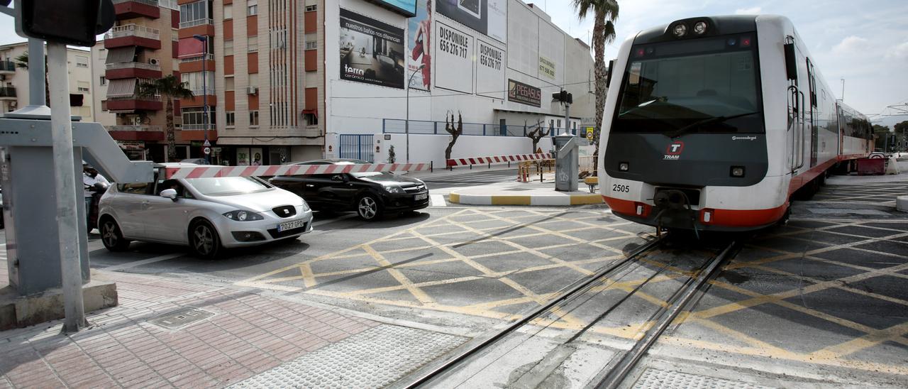 La circulación de trenes quedará suspendida desde este lunes entre el Hospital de La Vila y Benidorm.