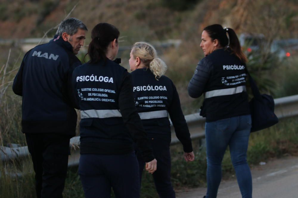 Dispositivo de rescate para el niño de dos años que ha caído por un pozo de 150 metros en Totalán.