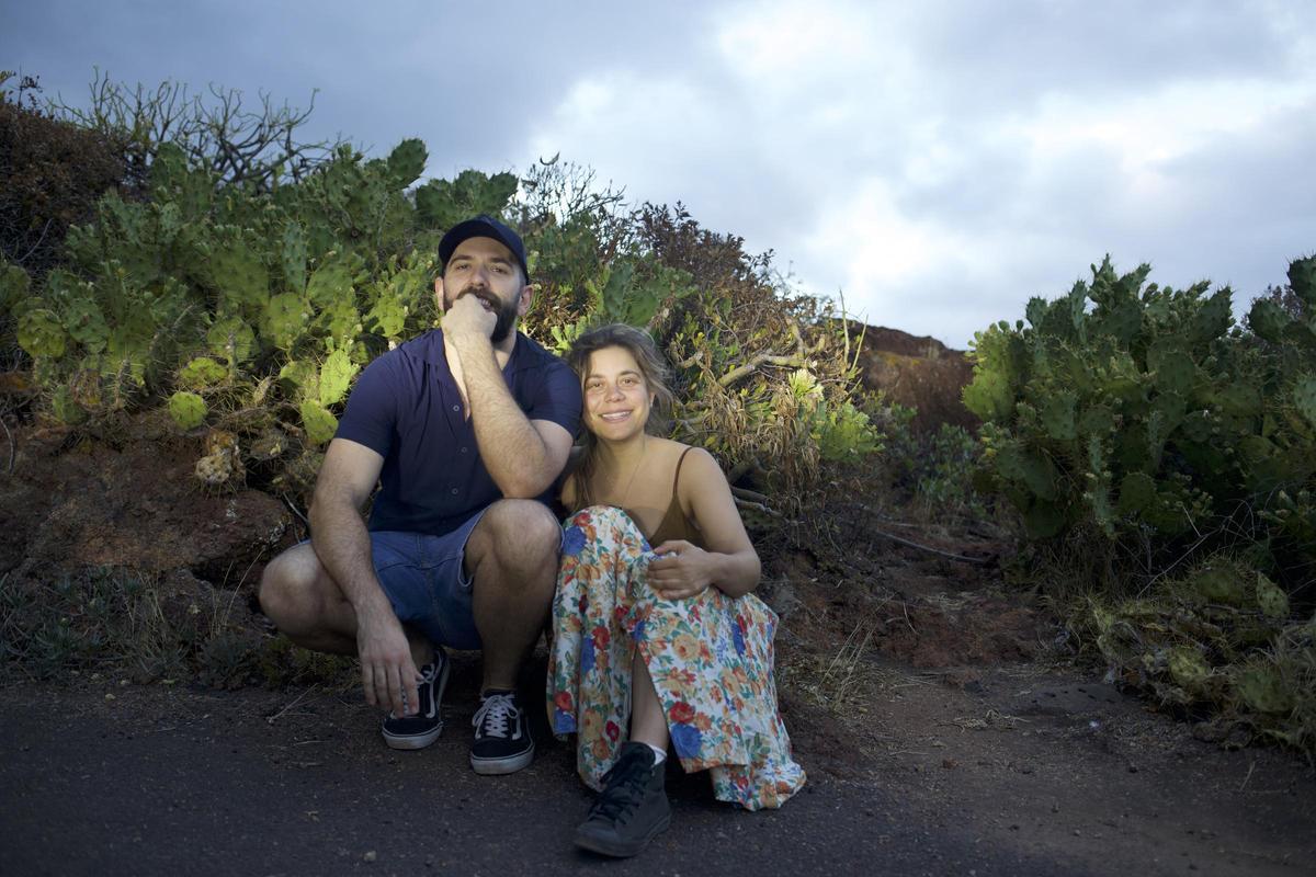 La pareja de guionistas, Pablo Santidrián e Inés Pintor, durante sus días en La Palma.