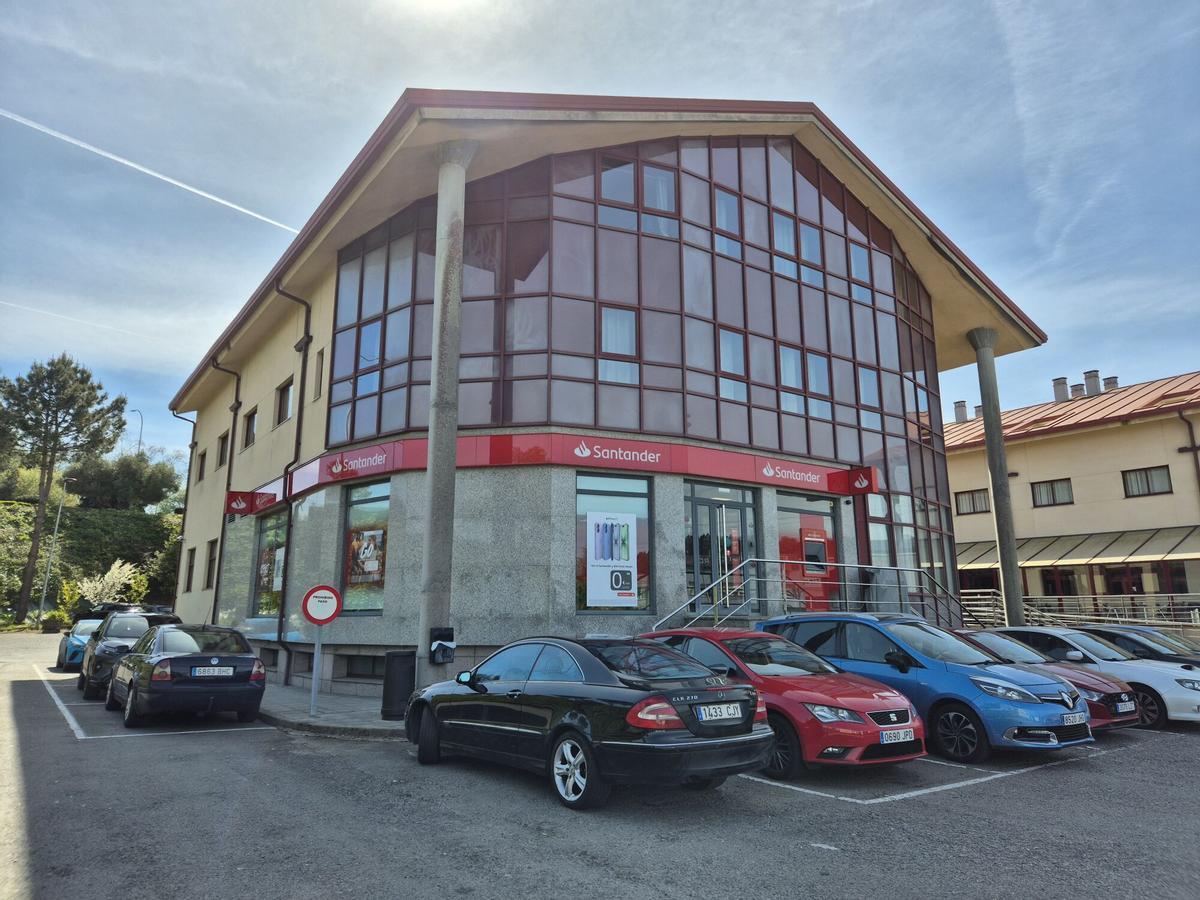 Sucursal de Banco Santander en el polígono de Bergondo.