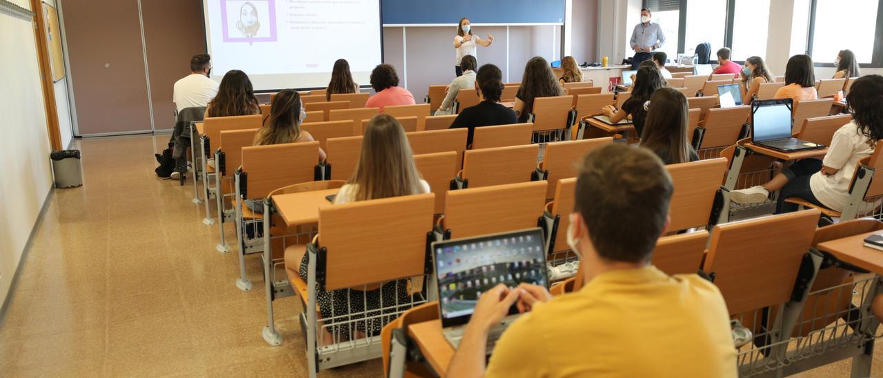 Los estudiantes de la UMH han vuelto a las clases este lunes.