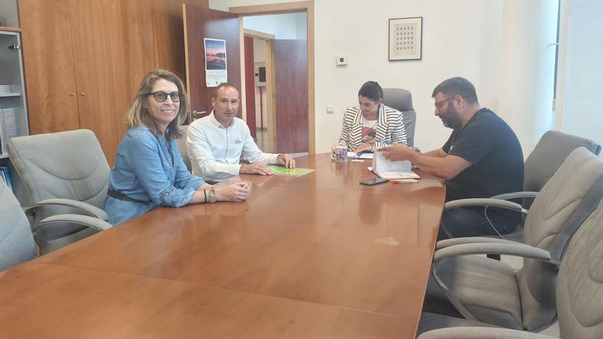 La reunión entre representantes de Agronerga y responsables municipales. |  SANTOS ÁLVAREZ