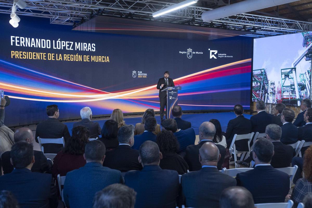La intervención del presidente regional, Fernando López Miras, durante la presentación del Plan Industrial estuvo plagada de anuncios.