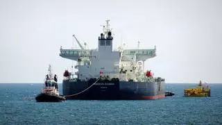 La dueña del buque que deambula frente a Galicia, "financiadora" del régimen de Putin