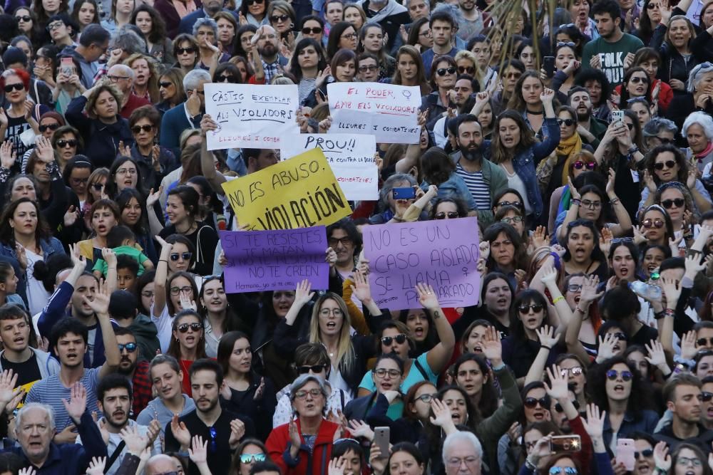 Marcha en València en protesta por la sentencia de 'La Manada'