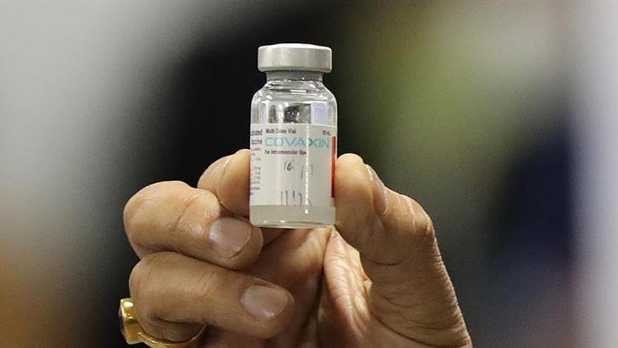 Vista de la vacuna anticovid Covaxin, desarrollada por el laboratorio indio Bharat Biotech.
