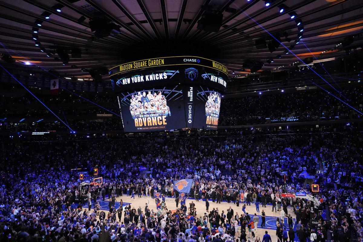 Los New York Knicks celebran la clasificación de su equipo para la final del Este en la NBA