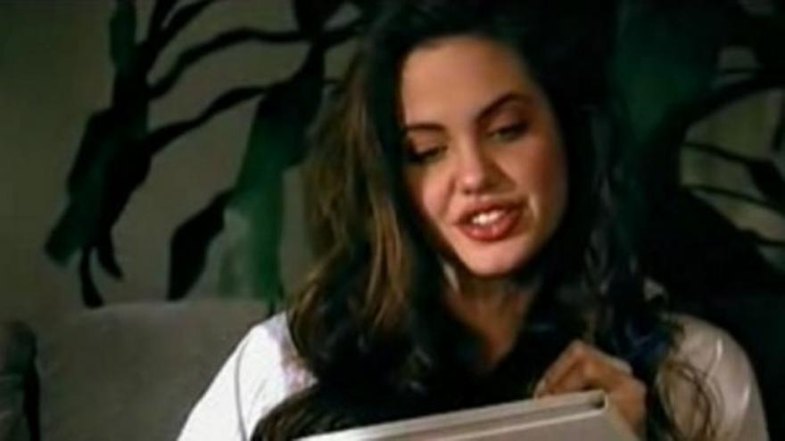 Angelina Jolie, en el videoclip 'Alta Marea'