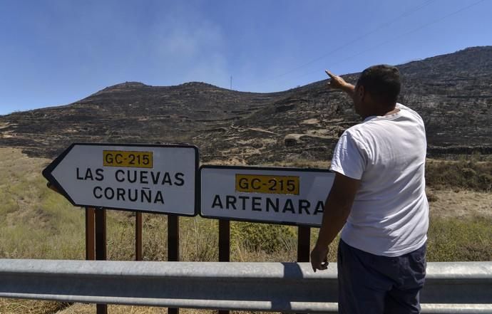 ARTENARA. Incendio en la Cumbre. El fuego llegó hasta Lomo Las Cuevas y fue detenido en este paraje por la UME de madrugada evitando que llegara a Coruña y cruzara al Pinar de Tamadaba.  | 11/08/2019 | Fotógrafo: José Pérez Curbelo