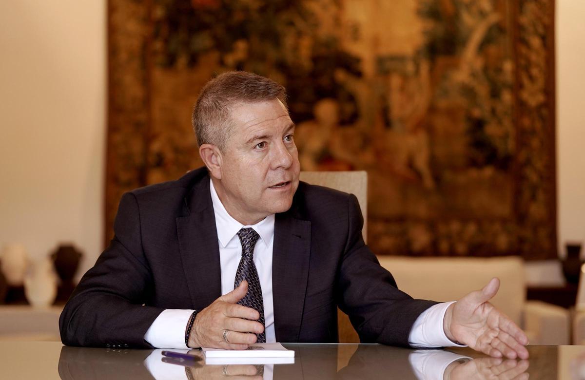 Emiliano García-Page, presidente de Castilla-La Mancha, durante la entrevista.
