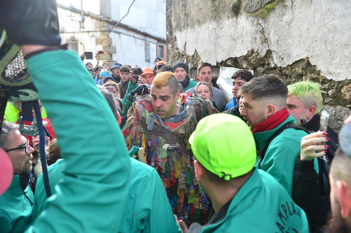 Fotogalería | Lluvia de nabos en Piornal para el Jarramplas