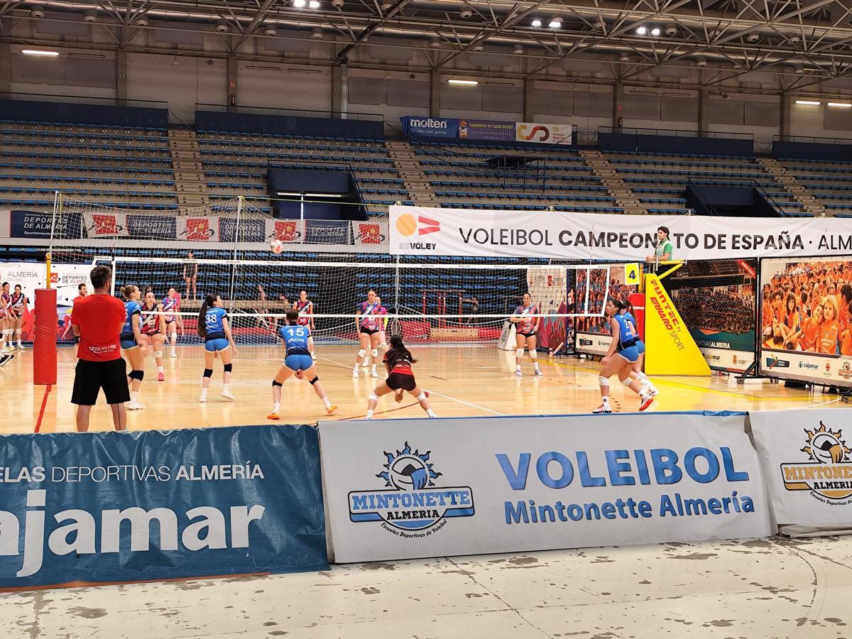 El Xàtiva Voleibol cadete femenino en un partido en el Campeonato de España.