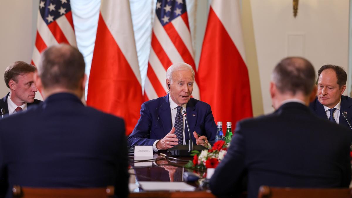 Biden se reúne en Varsovia con el presidente polaco