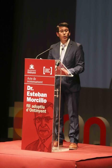 Acto de nombramiento de hijo adoptivo de Ontinyent al ex rector de la UV Esteban Morcillo