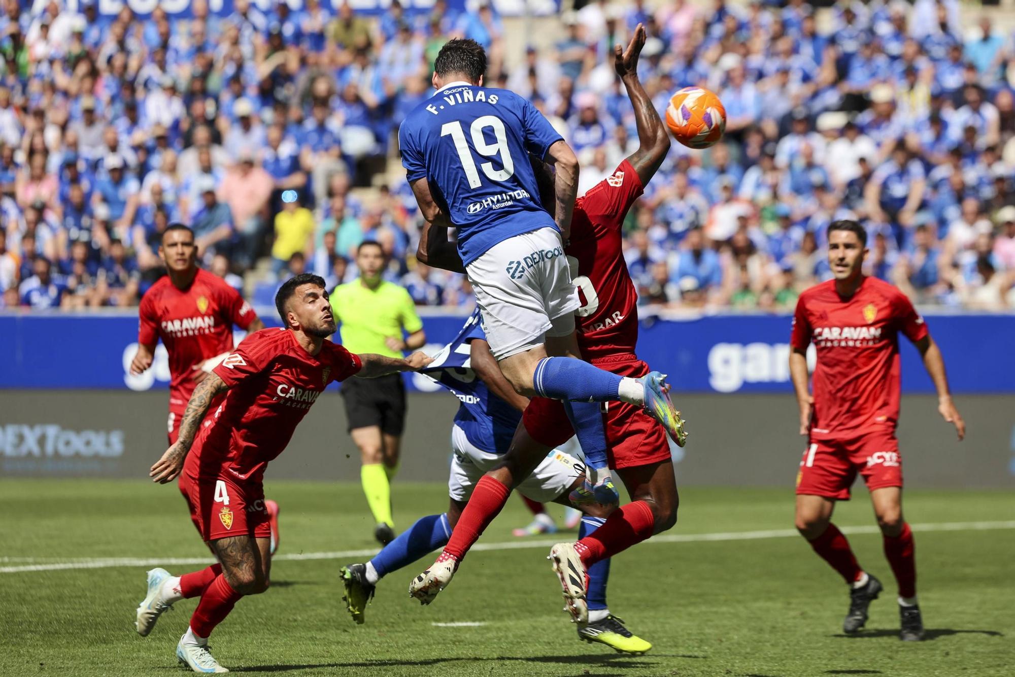 EN IMÁGENES: Ambientazo en la valiosa victoria del Oviedo contra el Zaragoza