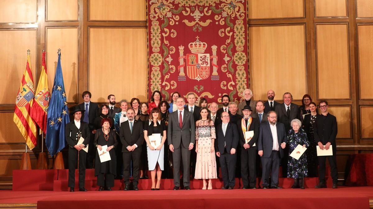 Los Reyes de España junto a autoridades y los galardonados con los Premios Nacionales de Cultura 2021.