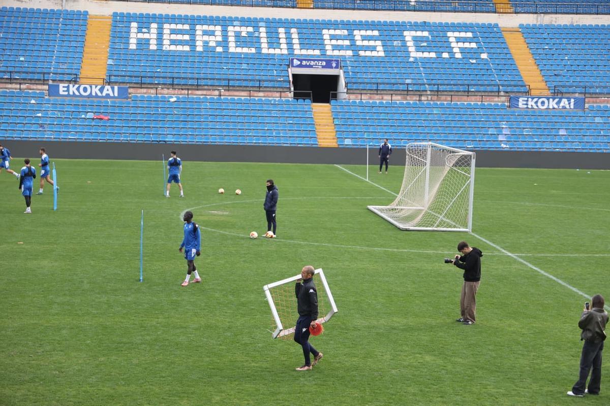 Así ha sido el entrenamiento de puertas abiertas del Hércules CF Así ha sido el entrenamiento de puertas abiertas del Hércules CF