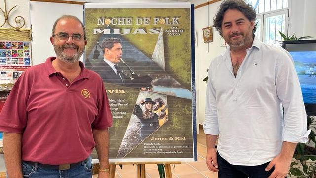 El concejal de Turismo, Francisco Jerez, y el director de la compañía encargada de la producción técnica del espectáculo, José Francisco García Aguilar.