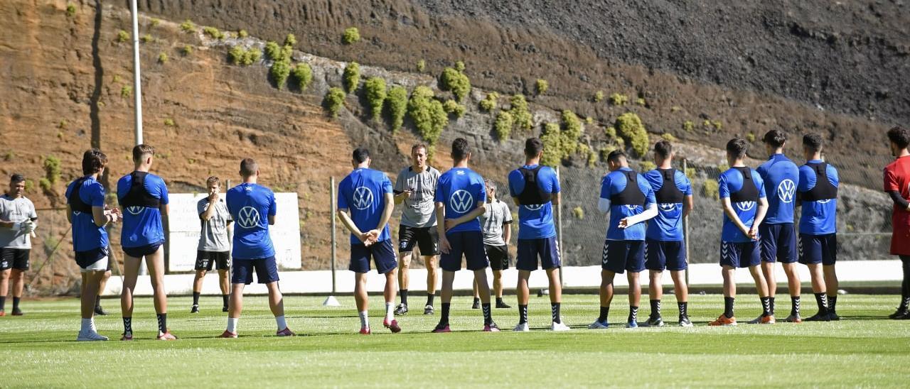 Reunión en el entrenamiento del lunes.