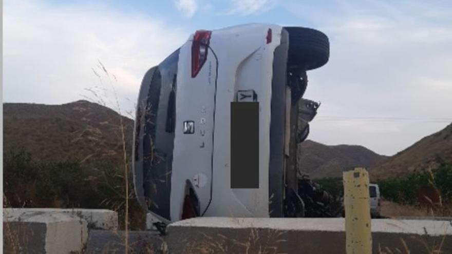 Estado del vehículo después del accidente en Águilas.