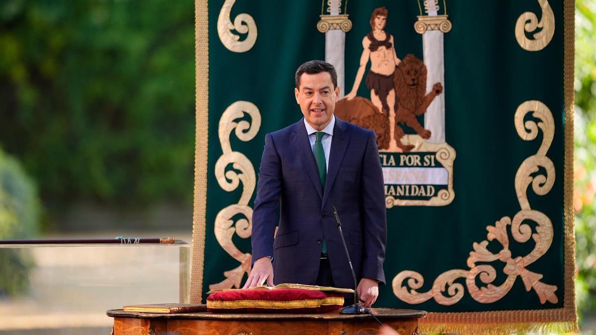 Juanma Moreno toma posesión como presidente de la Junta de Andalucía tras pactar con Vox: “Voy a ser fiel a mí mismo, la vía andaluza no cambia”