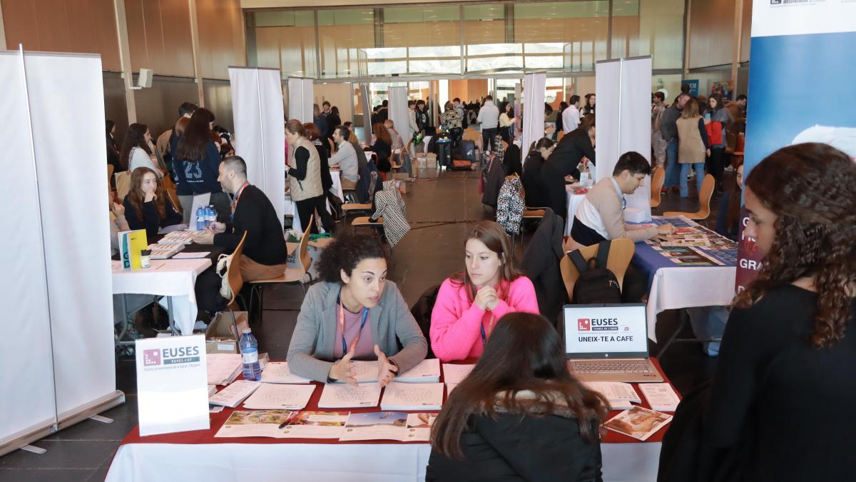 Asistentes a la feria de orientación universitaria unitour, organizada por Círculo Formación