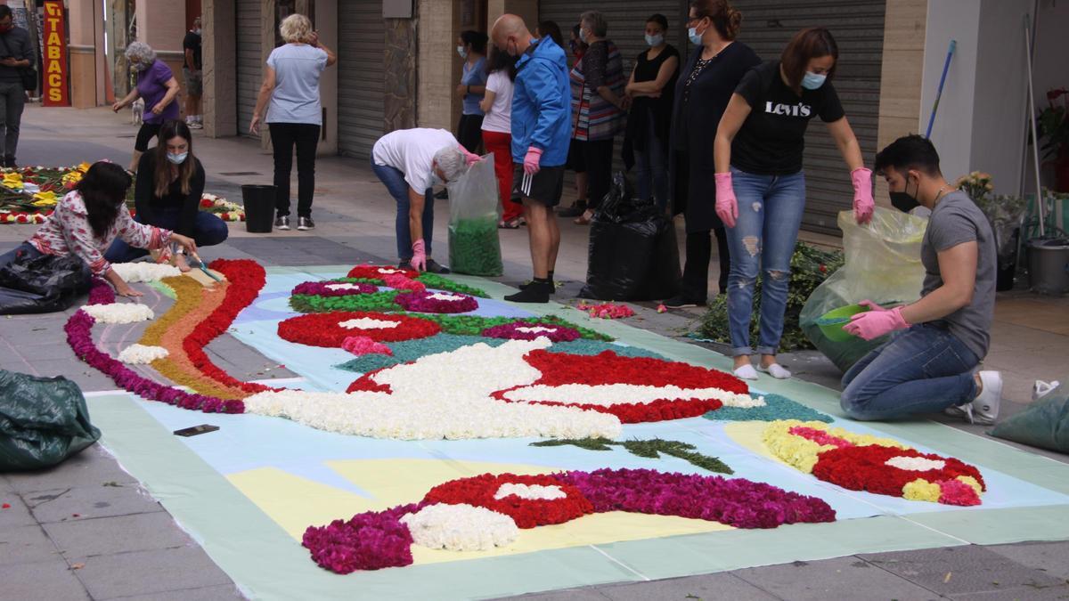 Catifes i mostres florals, gastronomia, còctels i decoracions fan florir Roses