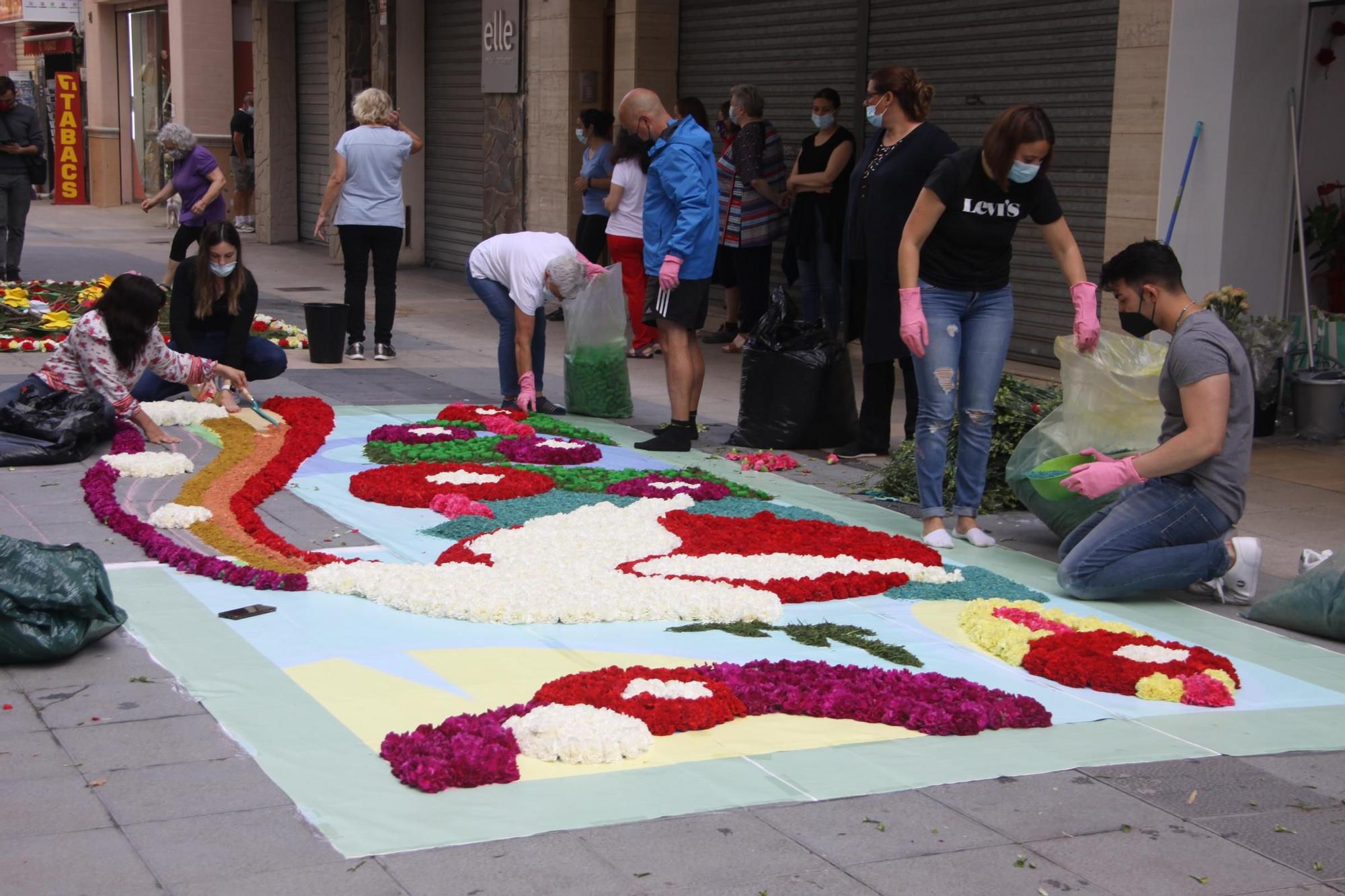 Catifes i mostres florals, gastronomia, còctels i decoracions fan florir Roses