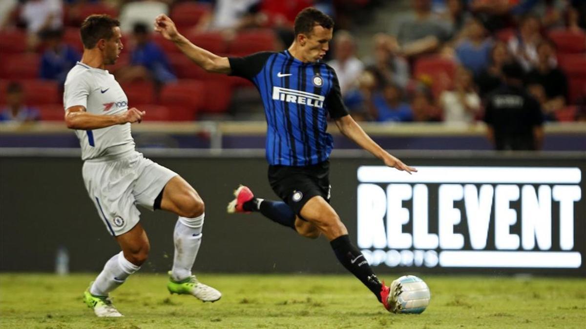 Perisic, en un partido frente al Chelsea este verano en Singapur