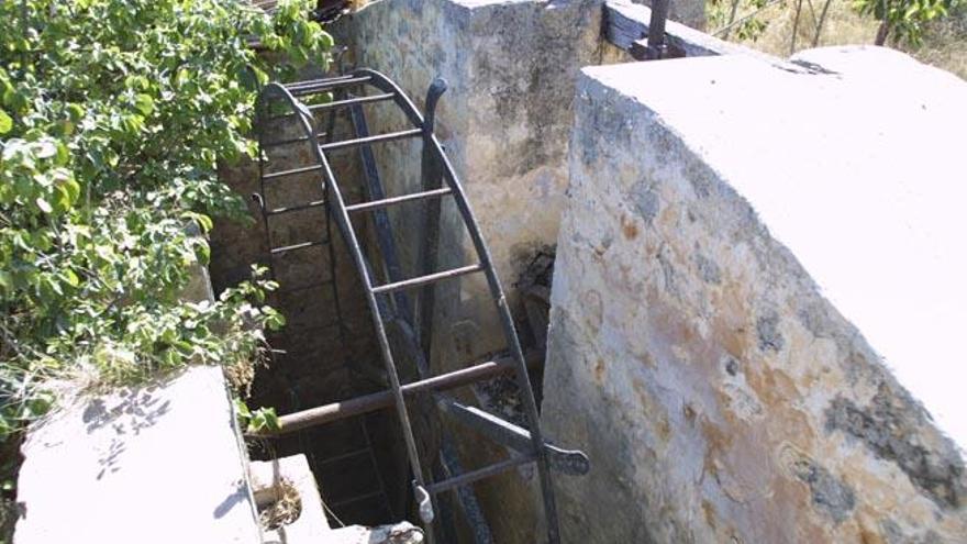 Pozo en desuso en la zona de Platja d´en Bossa, en una imagen de archivo.