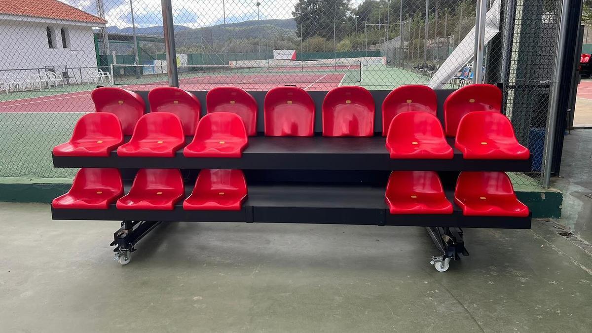 El polideportivo municipal cuenta con dos nuevas gradas móviles.