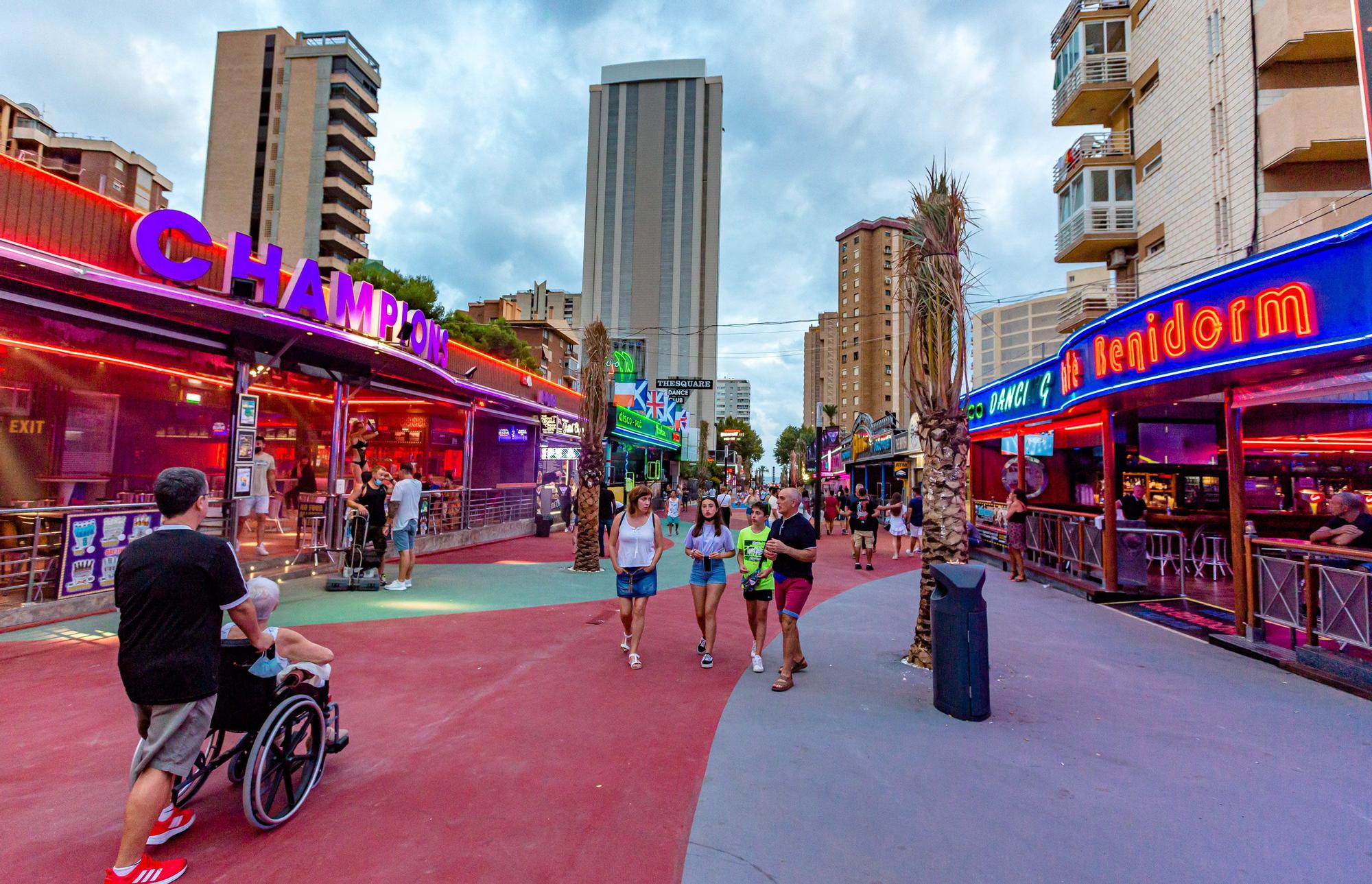 La zona británica de Benidorm retoma el pulso: este es el aspecto que presentan sus calles