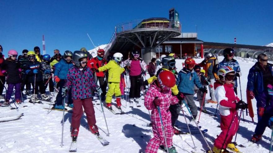 Escolares en la nieve. | COMARCA HOYA DE HUESCA