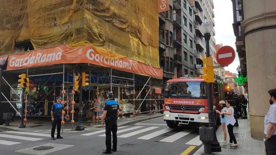 Bomberos y Policía Local, en el lugar de los hechos.